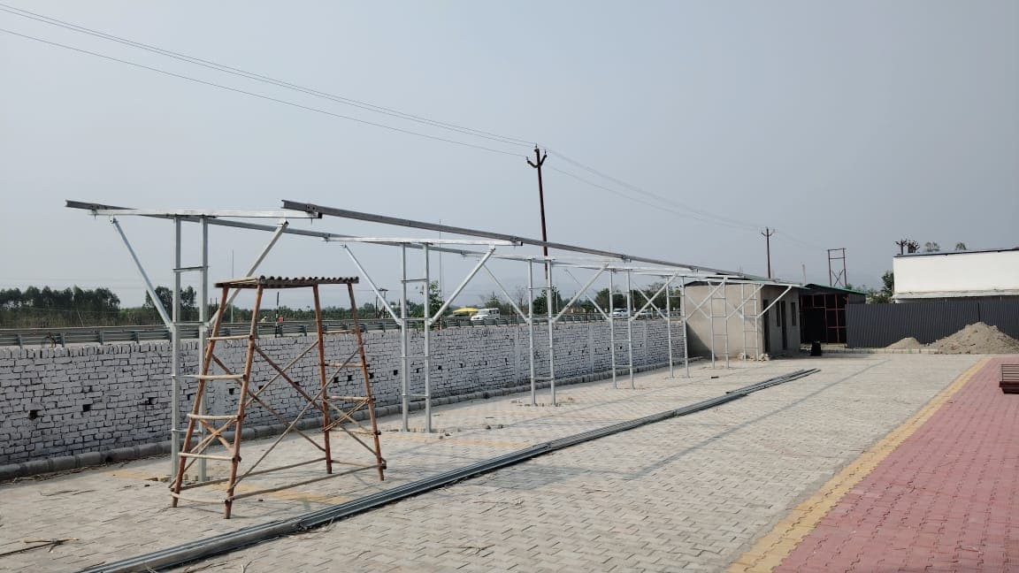 Commercial solar installation in Biharigarh